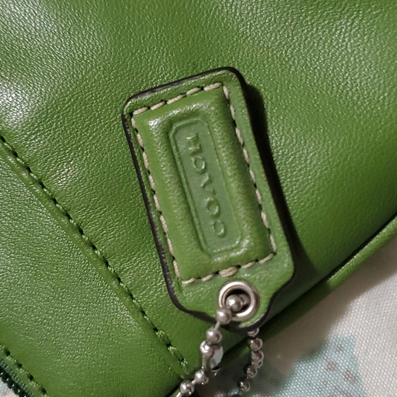 COACH Genuine leather clutch green small purse wristlet - Picture 4 of 4